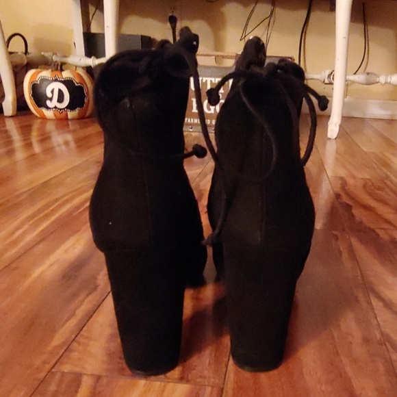 Black booties with cute lace up backs - Picture 3 of 4